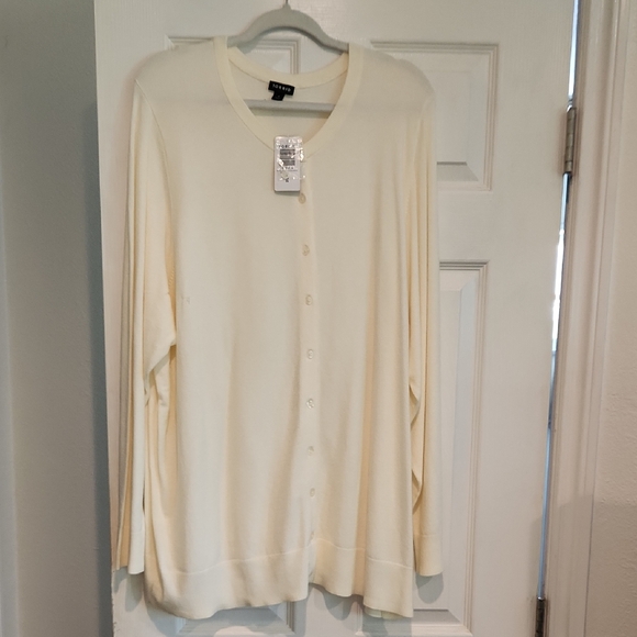 torrid Sweaters - NWT Torrid Sz 4 Sz 26 Cream Cardigan **Minor Snag, See Picture